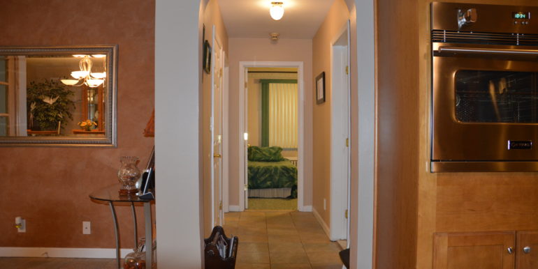 5. Foyer 1stFl 333 Oak